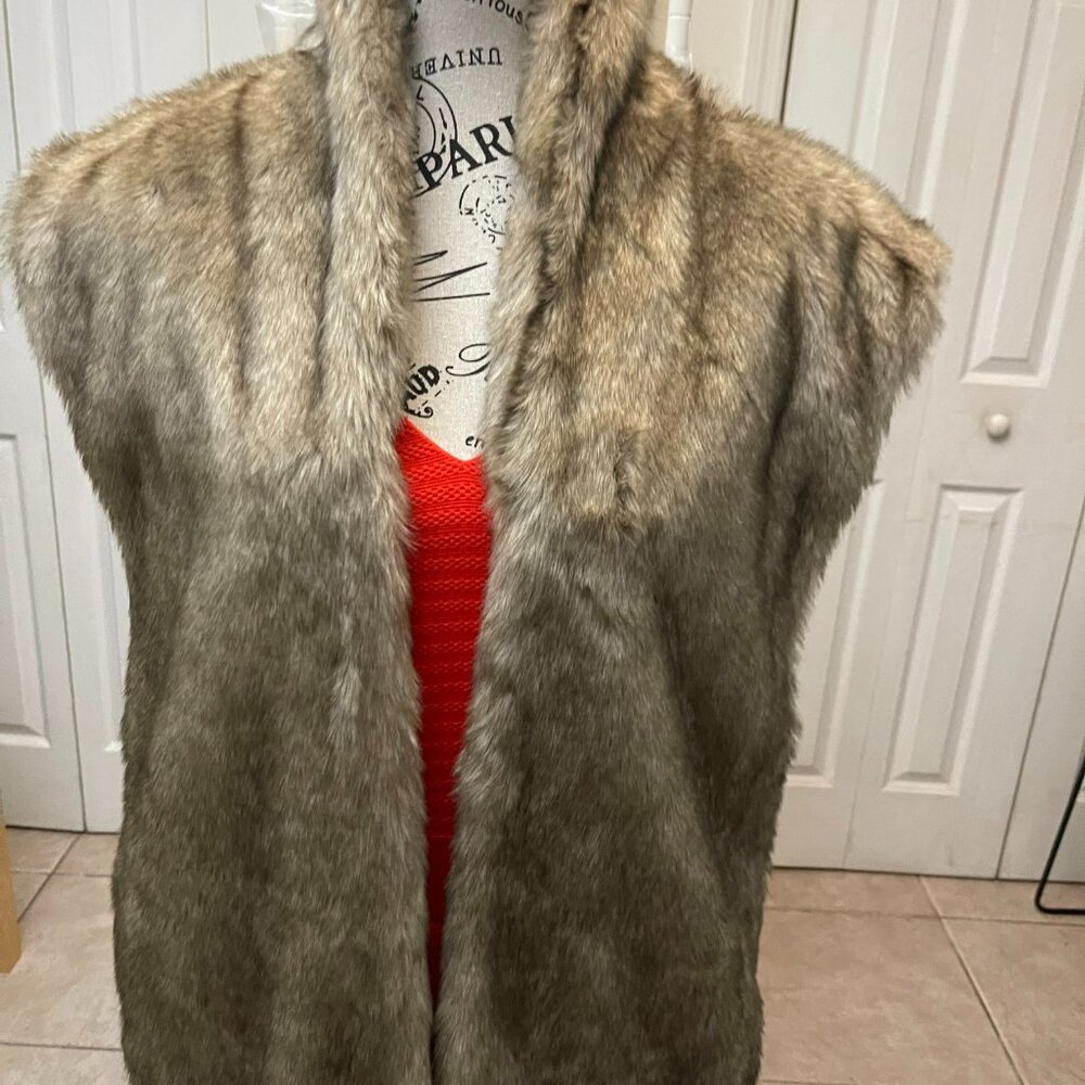 Women's Abercrombie and Finch Faux fur vest